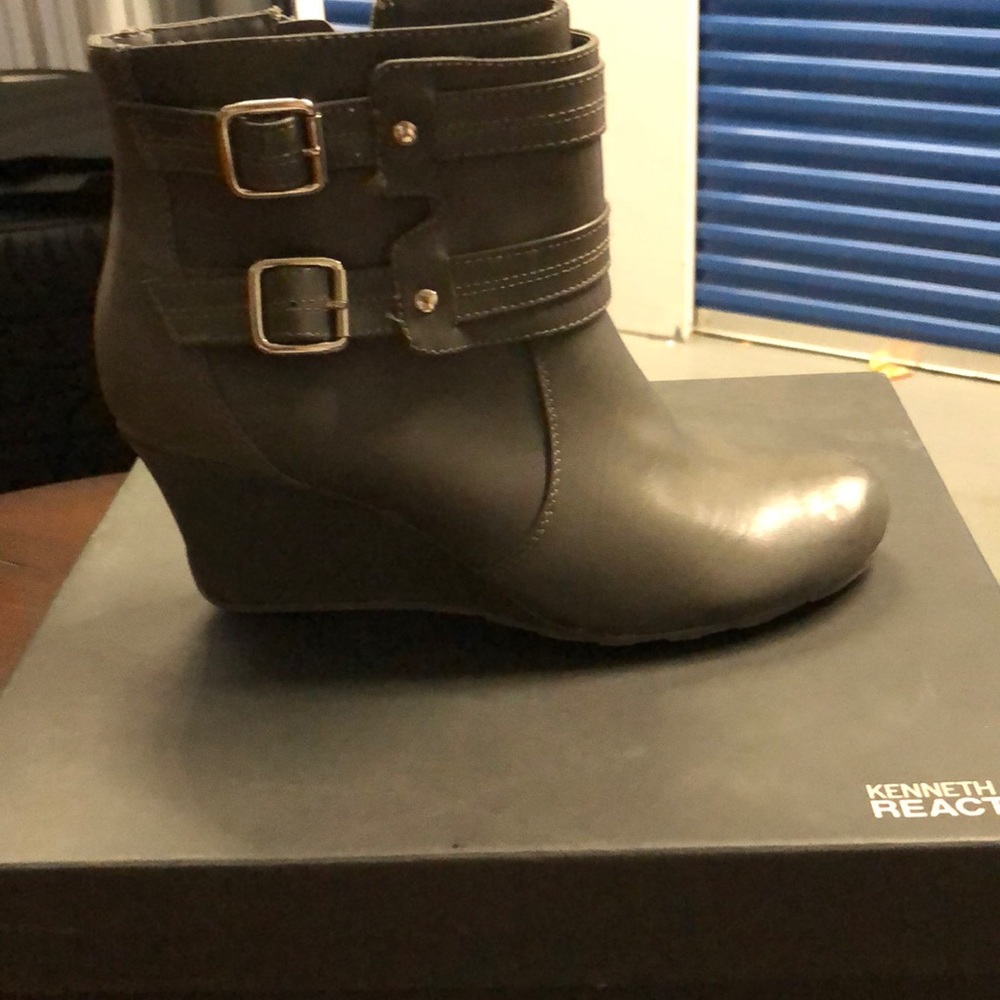 Kenneth Cole reaction show house wedge booties